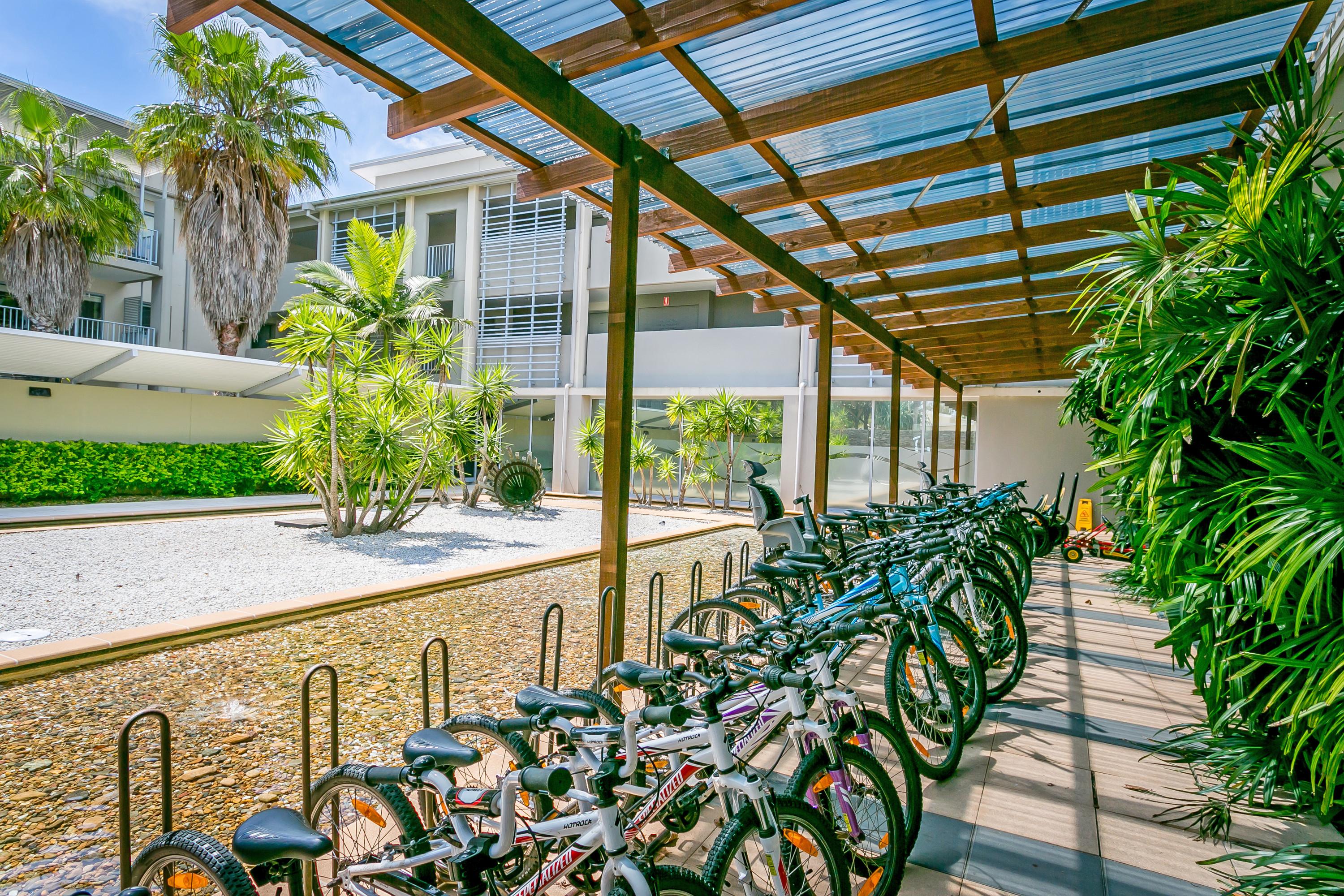 เป็ปเปอร์ ซอลต์ รีสอร์ต แอนด์ สปา คิงส์คลิฟ Hotel ภายนอก รูปภาพ Bicycle parking at the University of Cyprus