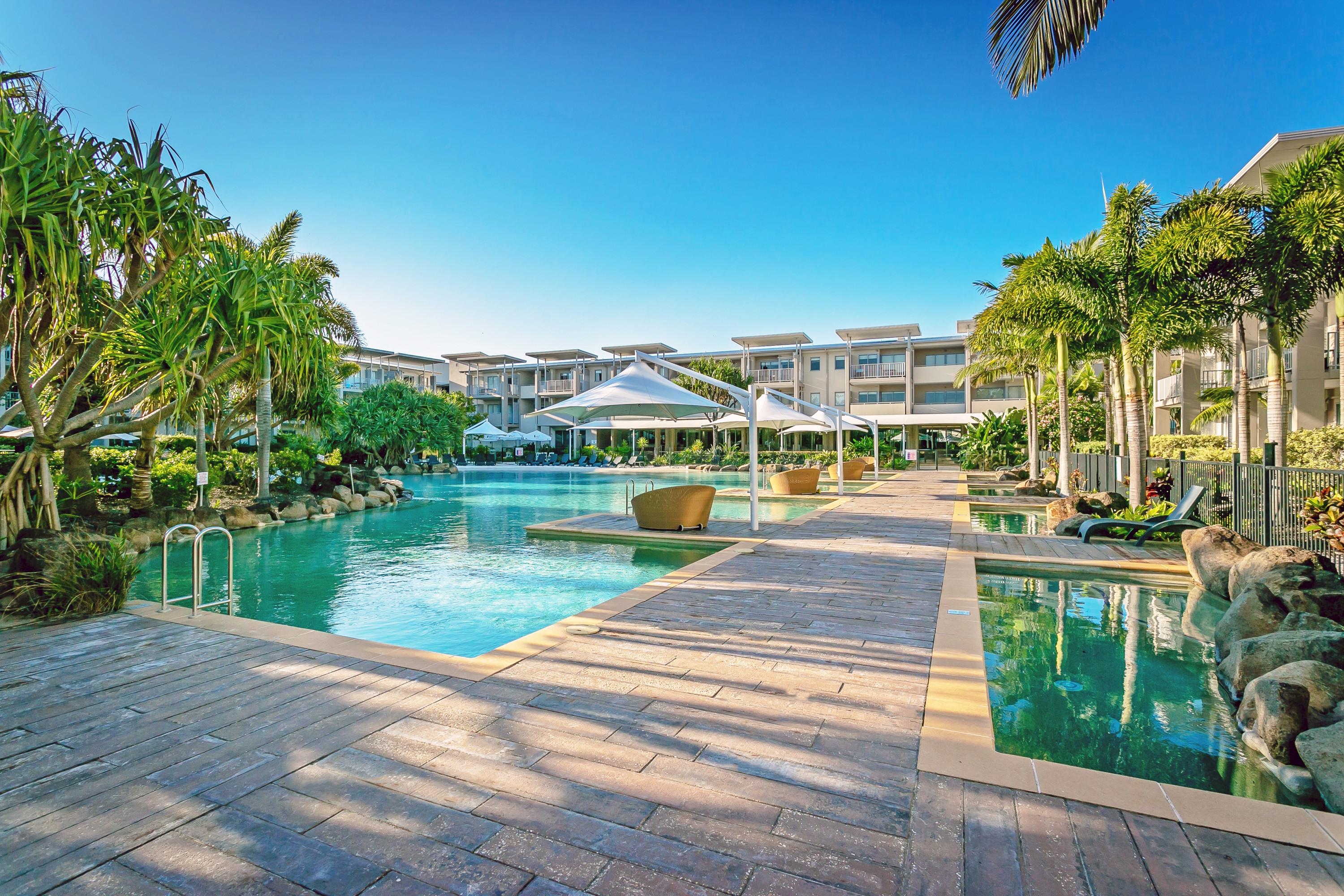 เป็ปเปอร์ ซอลต์ รีสอร์ต แอนด์ สปา คิงส์คลิฟ Hotel ภายนอก รูปภาพ The pool at the InterContinental Sanctuary Cove Resort