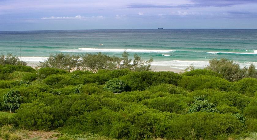 เป็ปเปอร์ ซอลต์ รีสอร์ต แอนด์ สปา คิงส์คลิฟ Hotel ภายนอก รูปภาพ View of the beach from the headland